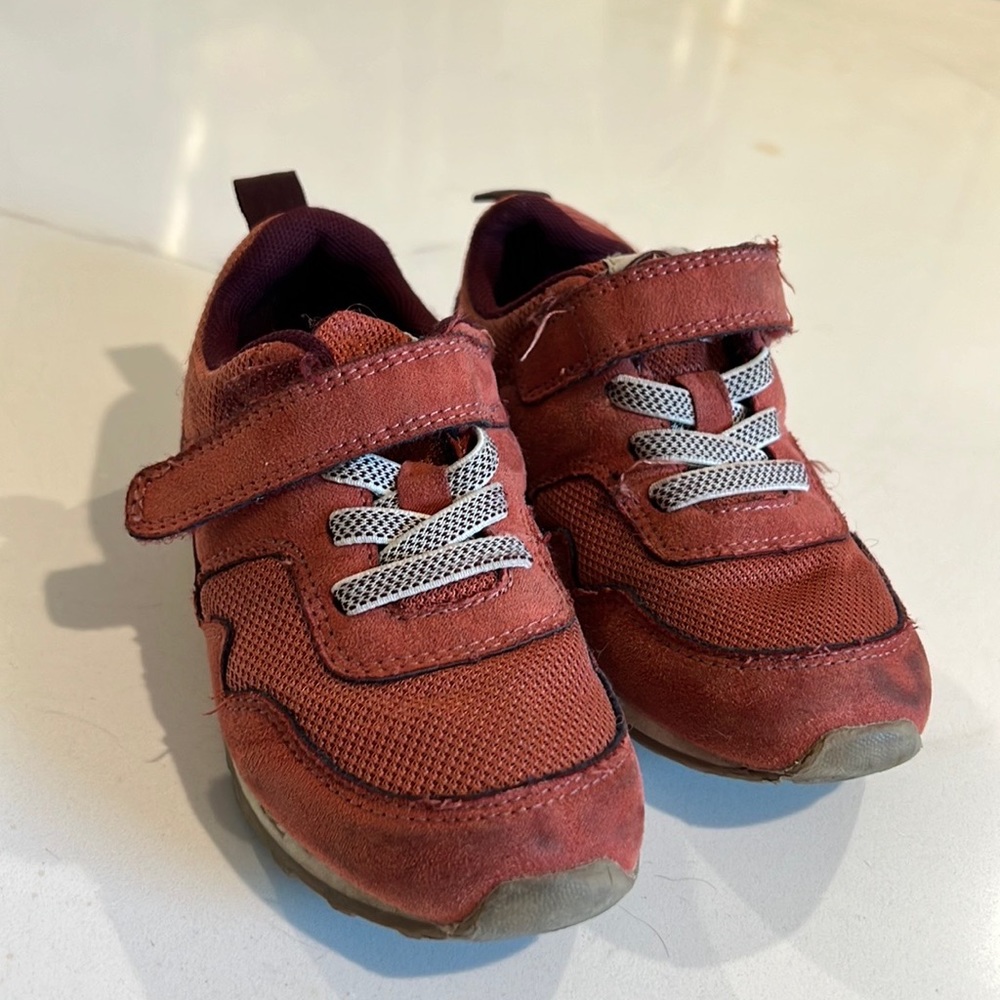 H&M kids shoes size 9 Velcro